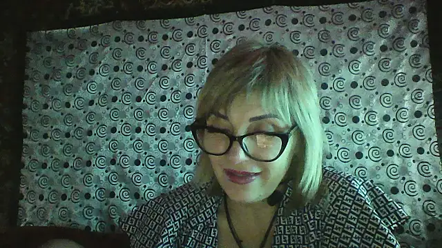 Lia Ray online show from November 11, 2025, 7:52 pm