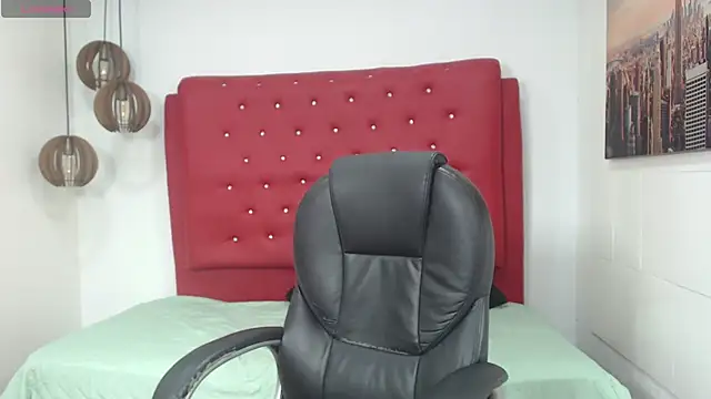 AmethystShadow17 online show from December 17, 2025, 8:03 pm