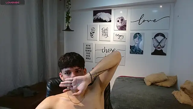 AmethystShadow17 online show from November 30, 2025, 2:40 pm