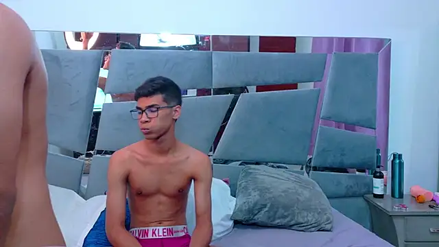 Desire4Duo online show from October 18, 2025, 1:35 pm