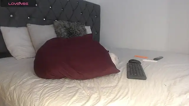 LittleAli03 online show from November 28, 2025, 7:19 am