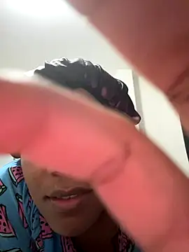 mzwaterpark211 online show from October 14, 2025, 6:47 am