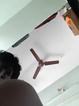 Snapshot of Vickyins480000 chatting on November 7, 2025, 3:33 am Vickyins480000 online show from November 7, 2025, 3:33 am