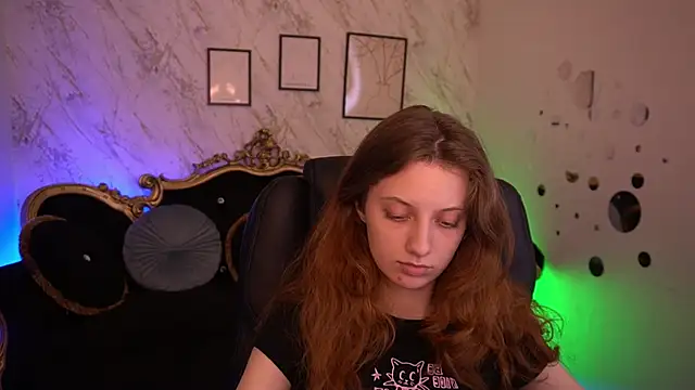 CuteeFoxy online show from May 26, 2026, 12:58 pm