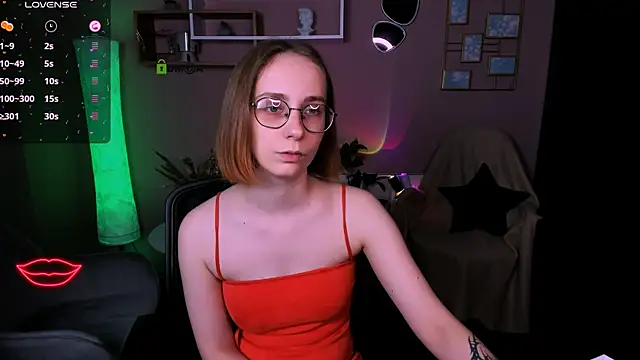 Snapshot of evalora_vei chatting on October 25, 2025, 12:17 pm evalora vei online show from October 25, 2025, 12:17 pm