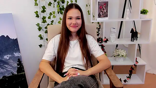 Snapshot of LynnaLowrance chatting on October 15, 2025, 5:50 am LynnaLowrance online show from October 15, 2025, 5:50 am