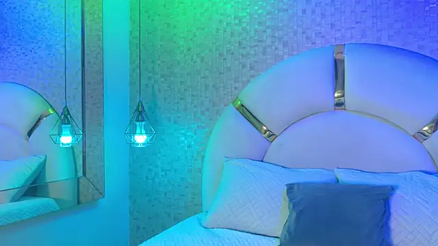 emmy rose25 online show from December 16, 2025, 11:47 am