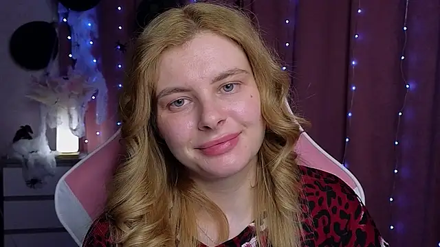 Snapshot of newday-off chatting on October 31, 2025, 6:15 pm newday-off online show from October 31, 2025, 6:15 pm