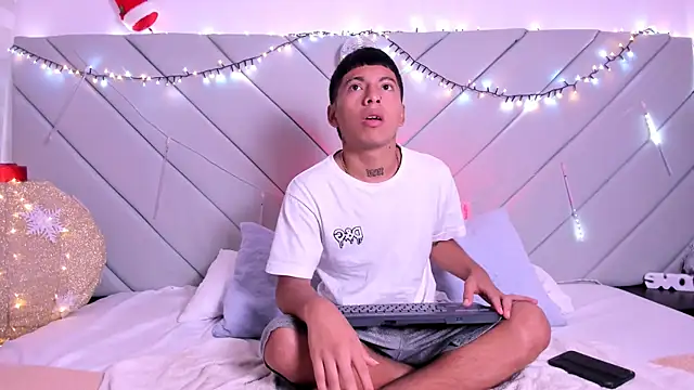 little kris1 online show from December 4, 2025, 12:37 pm