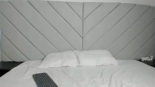 little kris1 online show from November 7, 2025, 12:10 pm