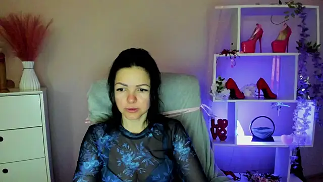 Mollybloom40 online show from April 16, 2026, 6:36 am