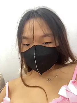 Snapshot of Bella-005 chatting on November 2, 2025, 4:34 pm Bella-005 online show from November 2, 2025, 4:34 pm