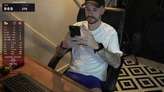 Snapshot of monsieurguitsxxx chatting on February 11, 2026, 4:29 pm monsieurguitsxxx online show from February 11, 2026, 4:29 pm