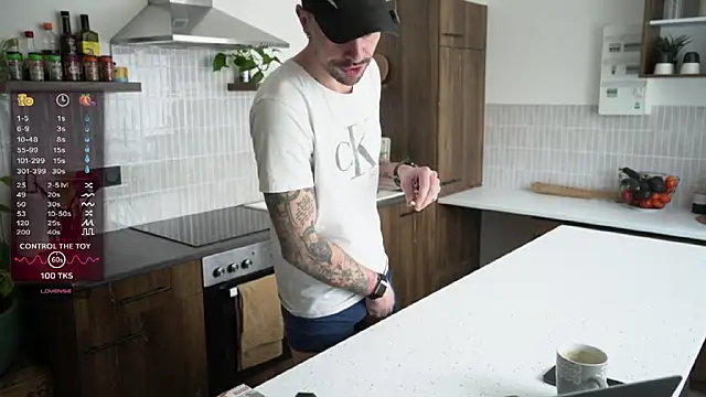 Snapshot of monsieurguitsxxx chatting on February 15, 2026, 12:15 pm monsieurguitsxxx online show from February 15, 2026, 12:15 pm