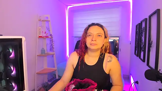 Snapshot of Nixy_Fresa chatting on October 31, 2025, 11:18 am Nixy Fresa online show from October 31, 2025, 11:18 am