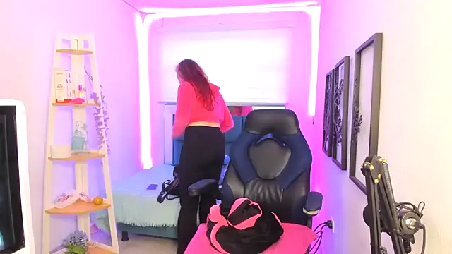 Snapshot of Nixy_Fresa chatting on October 22, 2025, 11:20 am Nixy Fresa online show from October 22, 2025, 11:20 am