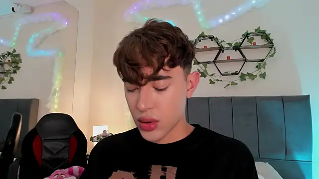 JustinCastiblanco online show from December 20, 2025, 11:35 am