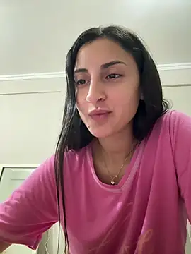 Snapshot of itsmiasofia chatting on June 3, 2026, 1:06 am itsmiasofia online show from June 3, 2026, 1:06 am