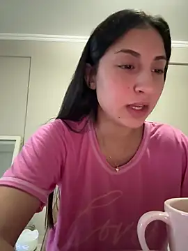 Snapshot of itsmiasofia chatting on June 1, 2026, 11:21 am itsmiasofia online show from June 1, 2026, 11:21 am