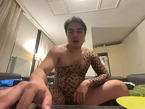 dicsucerboy77 online show from May 22, 2026, 11:58 pm
