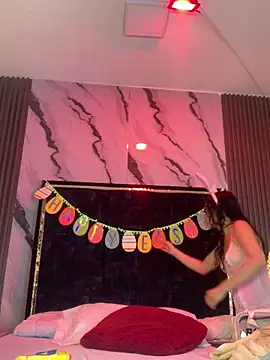 SsexCouplee online show from April 5, 2026, 10:55 am