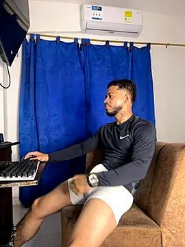 Kylian Alessandro online show from November 26, 2025, 11:32 am