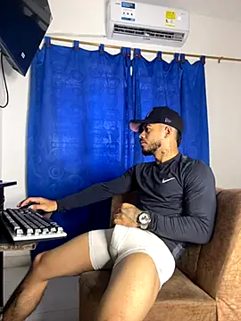 Kylian Alessandro online show from November 16, 2025, 12:43 pm