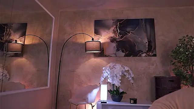 Snapshot of TiffanyBlaize chatting on February 14, 2026, 7:47 pm TiffanyBlaize online show from February 14, 2026, 7:47 pm