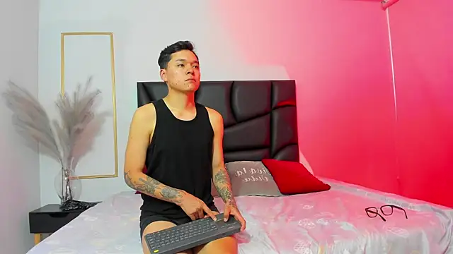 AnnieAndLeandro online show from November 6, 2025, 7:51 pm