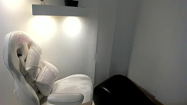 AnnieAndLeandro online show from January 8, 2026, 8:15 pm