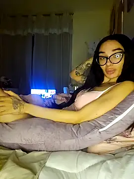 LucyMiax online show from October 21, 2025, 9:58 pm