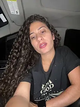 fernanda317 online show from April 8, 2026, 9:27 pm