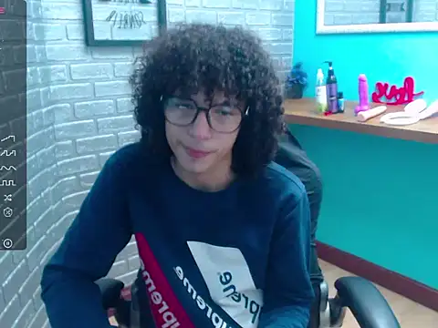 Mike Miiller  online show from December 17, 2025, 3:28 pm