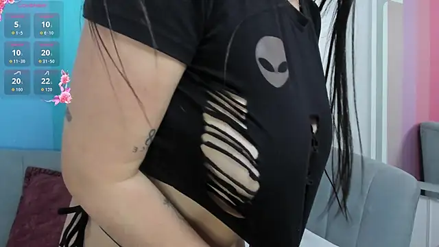 JuliethCruz  online show from March 31, 2026, 6:54 pm