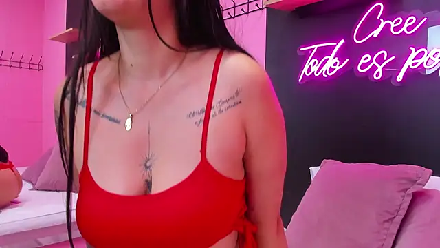 JuliethCruz  online show from October 28, 2025, 6:07 pm