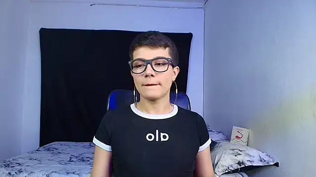 Snapshot of Mia_russe13 chatting on October 31, 2025, 1:57 am Mia russe13 online show from October 31, 2025, 1:57 am