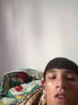 alesss11 online show from November 16, 2025, 8:46 pm