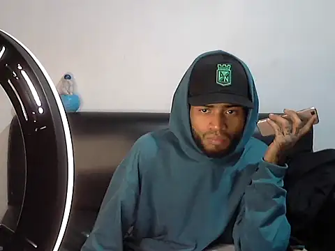 AXionX online show from December 5, 2025, 9:19 am