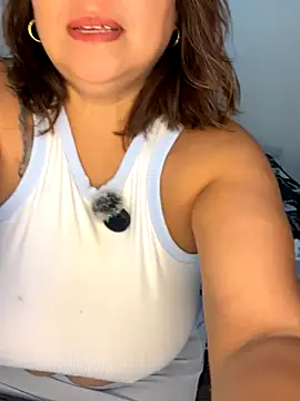 Snapshot of AnnieFoucher chatting on October 22, 2025, 2:49 pm AnnieFoucher online show from October 22, 2025, 2:49 pm