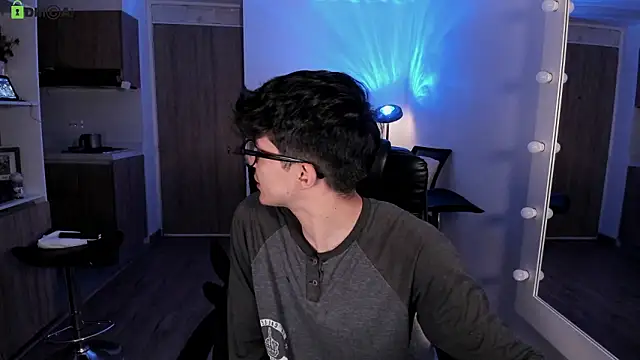 Mikeyvioleta  online show from February 17, 2026, 8:22 am