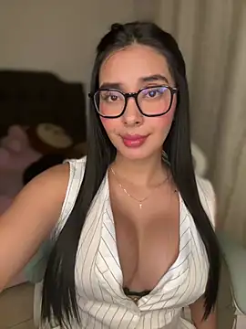 MiaSofia   online show from April 12, 2026, 4:27 am