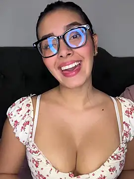 MiaSofia   online show from November 15, 2025, 4:05 am