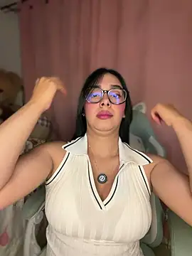 MiaSofia   online show from May 22, 2026, 5:49 am