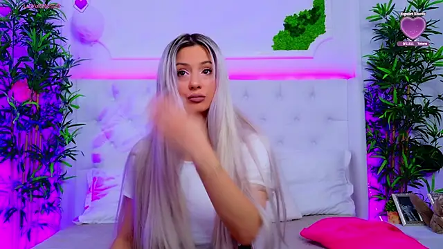 AriannaSins online show from October 16, 2025, 12:35 pm