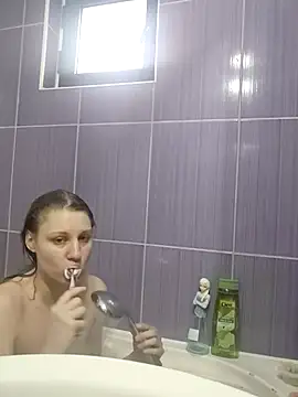 SandyCassie online show from December 1, 2025, 8:37 am