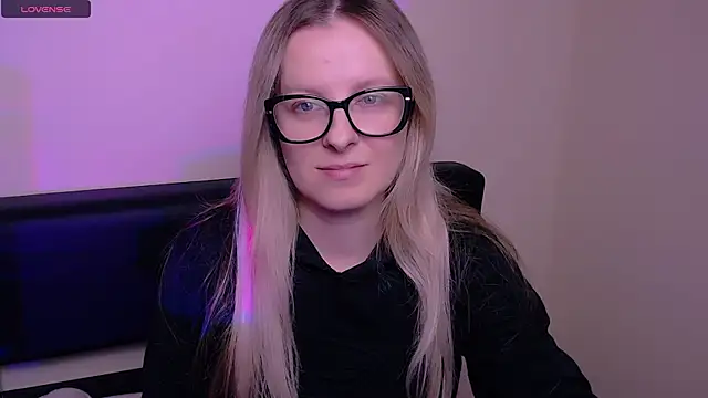 AllaLeomz online show from October 21, 2025, 6:46 am