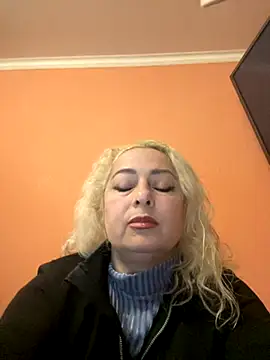 LunaStar3355 online show from October 19, 2025, 7:05 pm