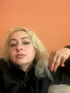 LunaStar3355 online show from October 25, 2025, 7:03 pm