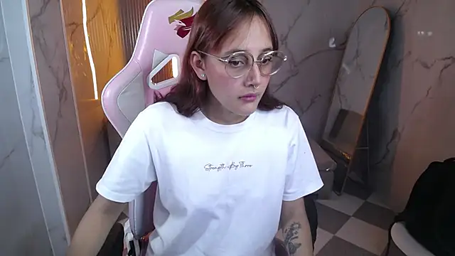 Snapshot of Scarlet_2b_ chatting on October 16, 2025, 3:04 am Scarlet 2b online show from October 16, 2025, 3:04 am