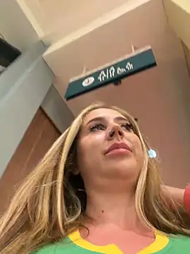 Amiraxevans online show from July 21, 2026, 6:26 am